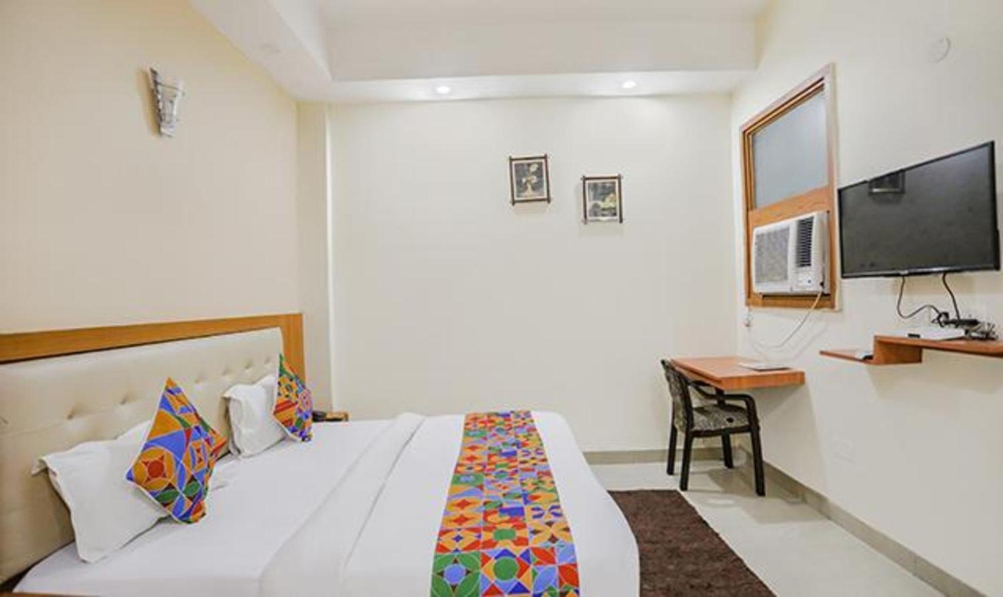 เดอะ รอยัล สเตย์ Hotel เกรทเตอร์นอยดา ภายนอก รูปภาพ