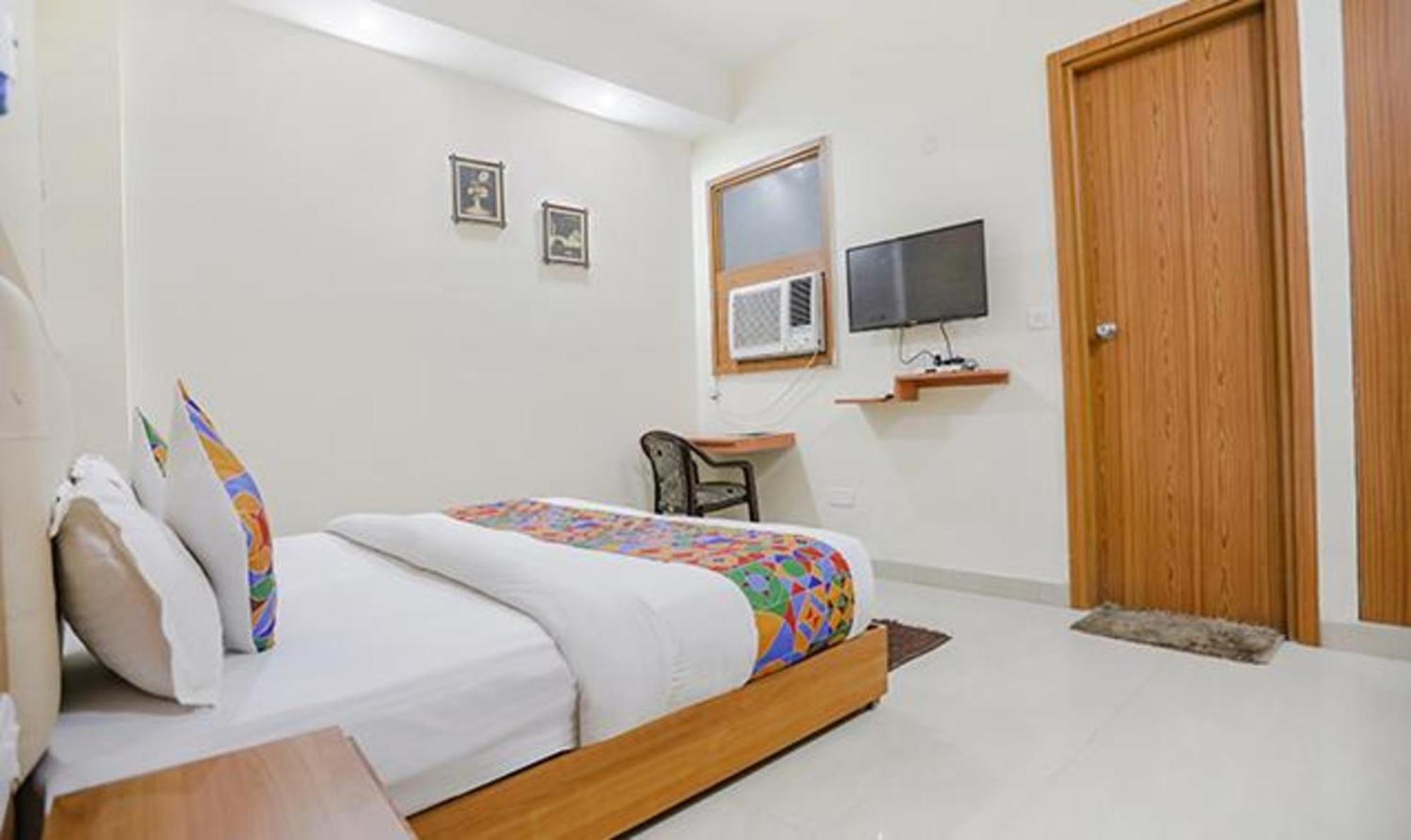 เดอะ รอยัล สเตย์ Hotel เกรทเตอร์นอยดา ภายนอก รูปภาพ