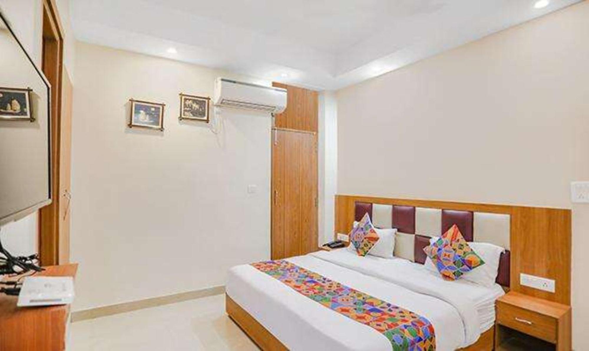 เดอะ รอยัล สเตย์ Hotel เกรทเตอร์นอยดา ภายนอก รูปภาพ