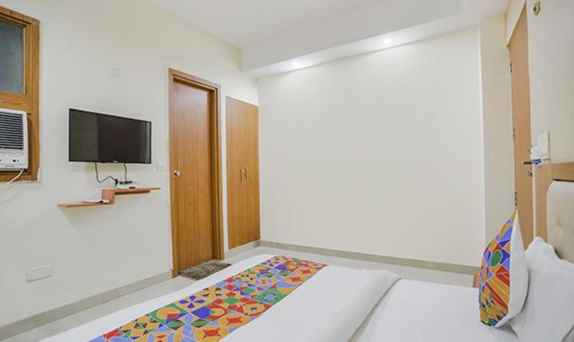 เดอะ รอยัล สเตย์ Hotel เกรทเตอร์นอยดา ภายนอก รูปภาพ