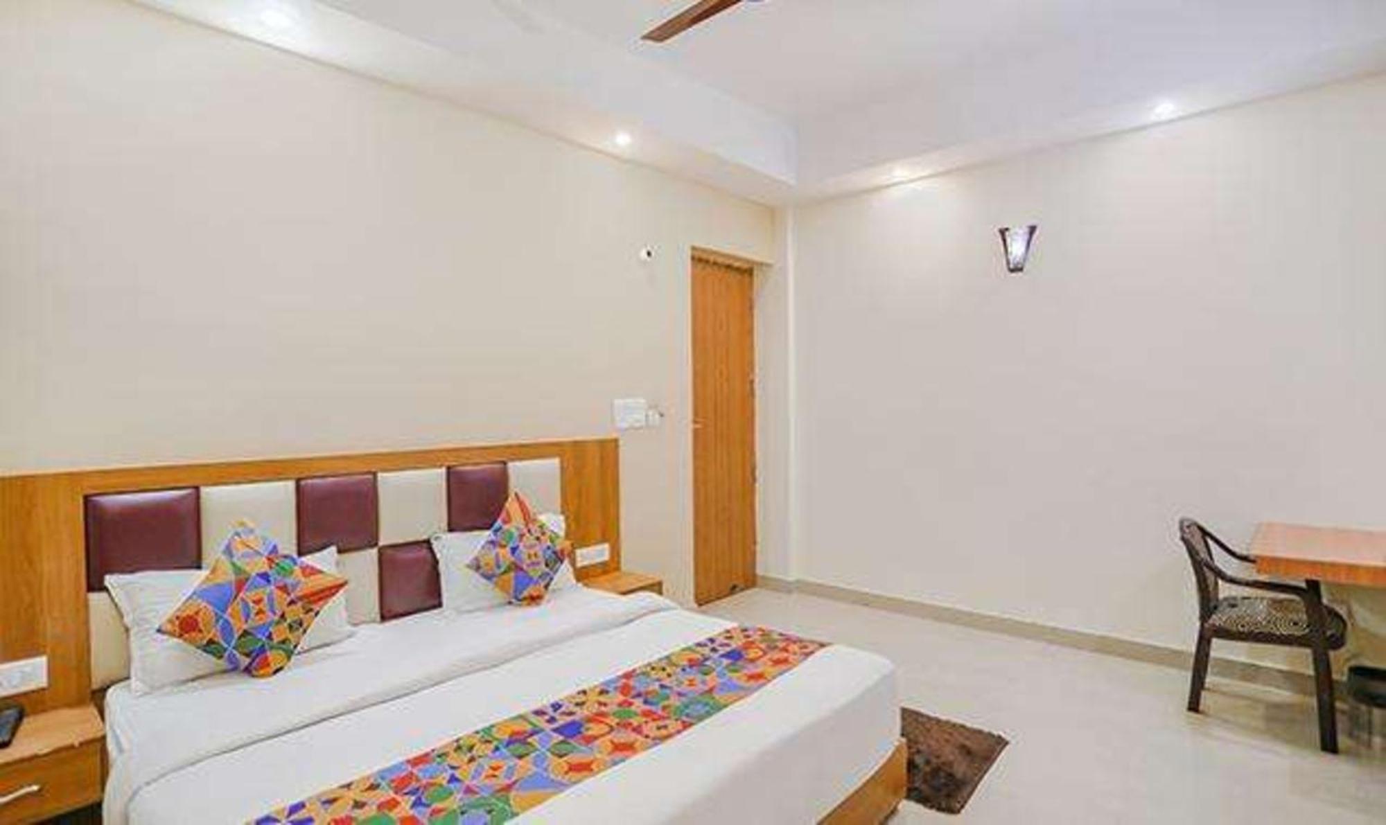 เดอะ รอยัล สเตย์ Hotel เกรทเตอร์นอยดา ภายนอก รูปภาพ