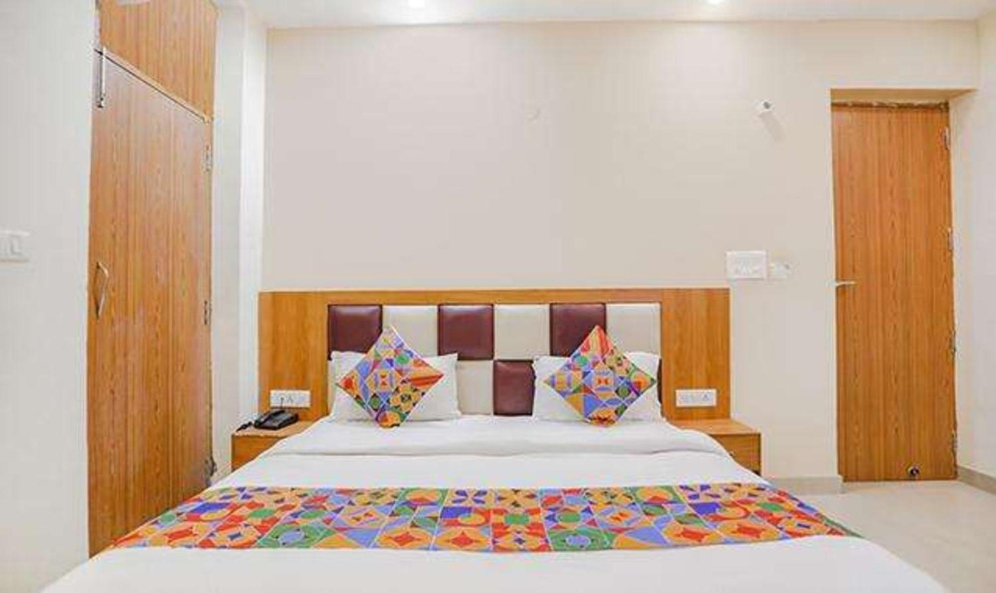 เดอะ รอยัล สเตย์ Hotel เกรทเตอร์นอยดา ภายนอก รูปภาพ