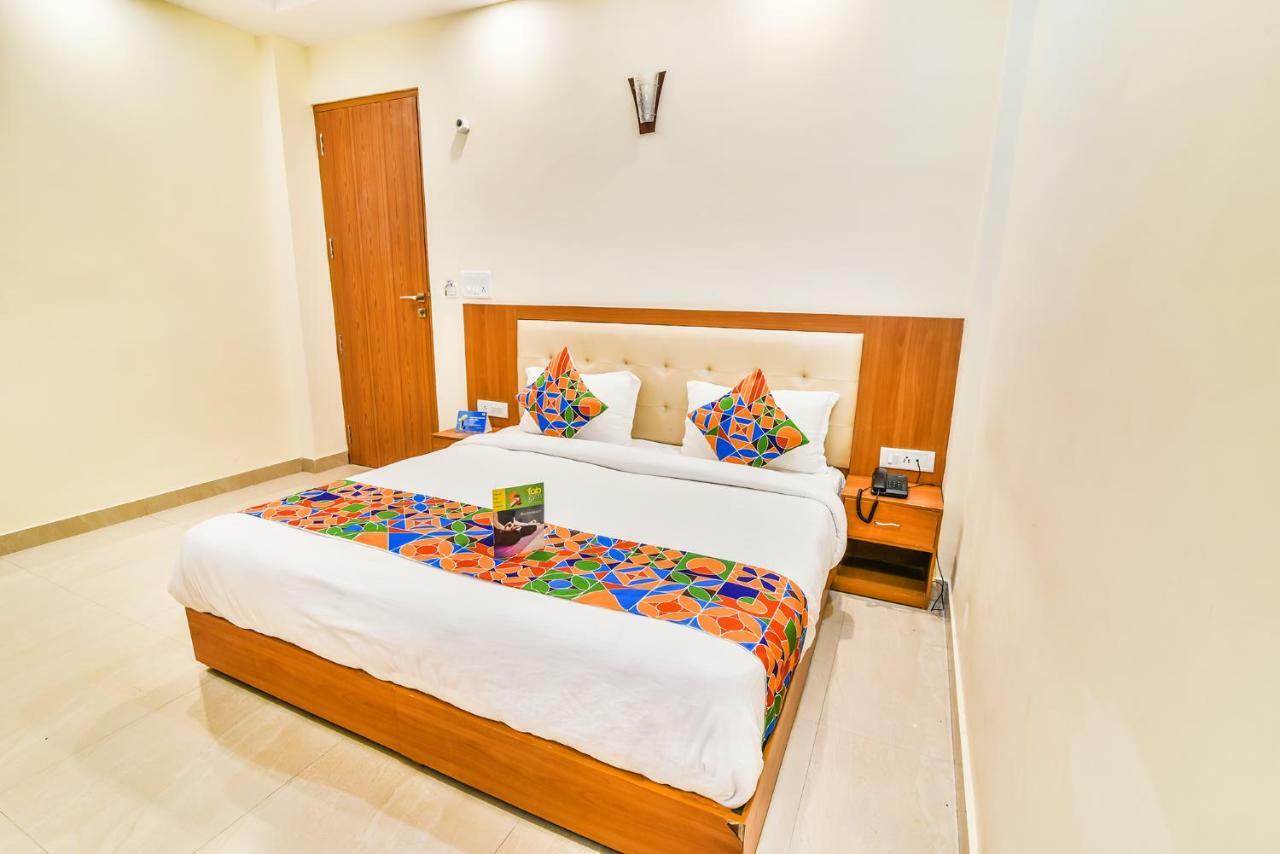 เดอะ รอยัล สเตย์ Hotel เกรทเตอร์นอยดา ภายนอก รูปภาพ