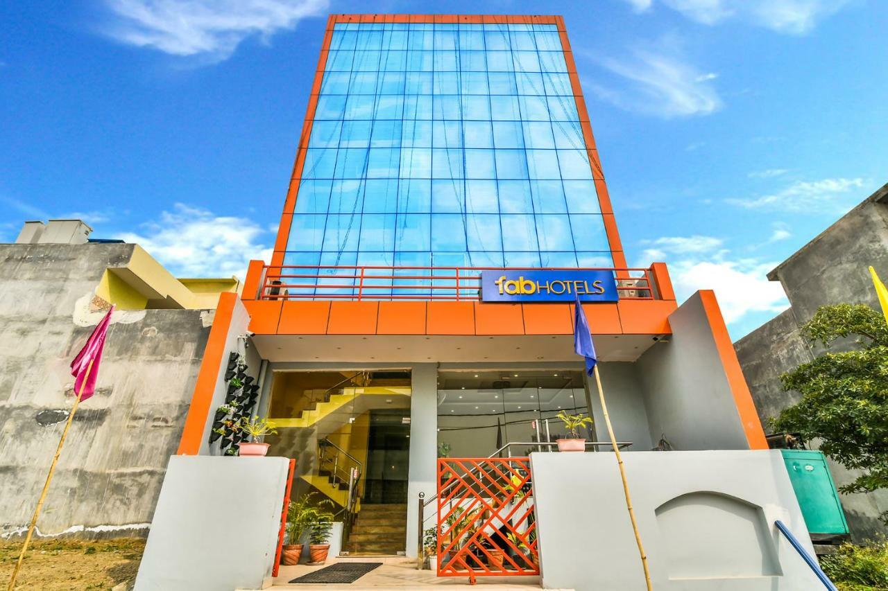 เดอะ รอยัล สเตย์ Hotel เกรทเตอร์นอยดา ภายนอก รูปภาพ